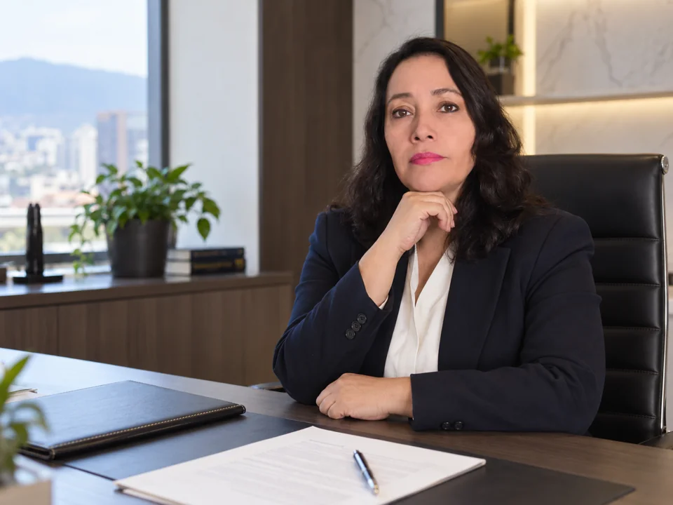 Dra. Yadira Intriago en su despacho